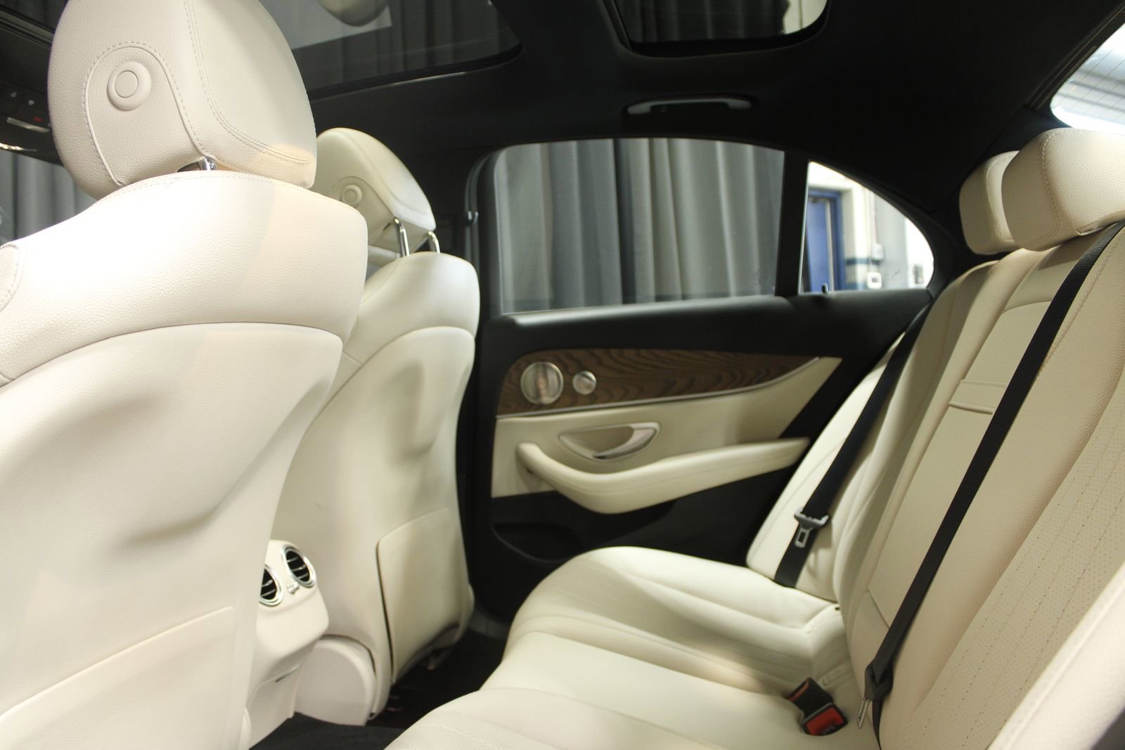 Used 2022 Mercedes-Benz E 350 4MATIC Sedan image 41