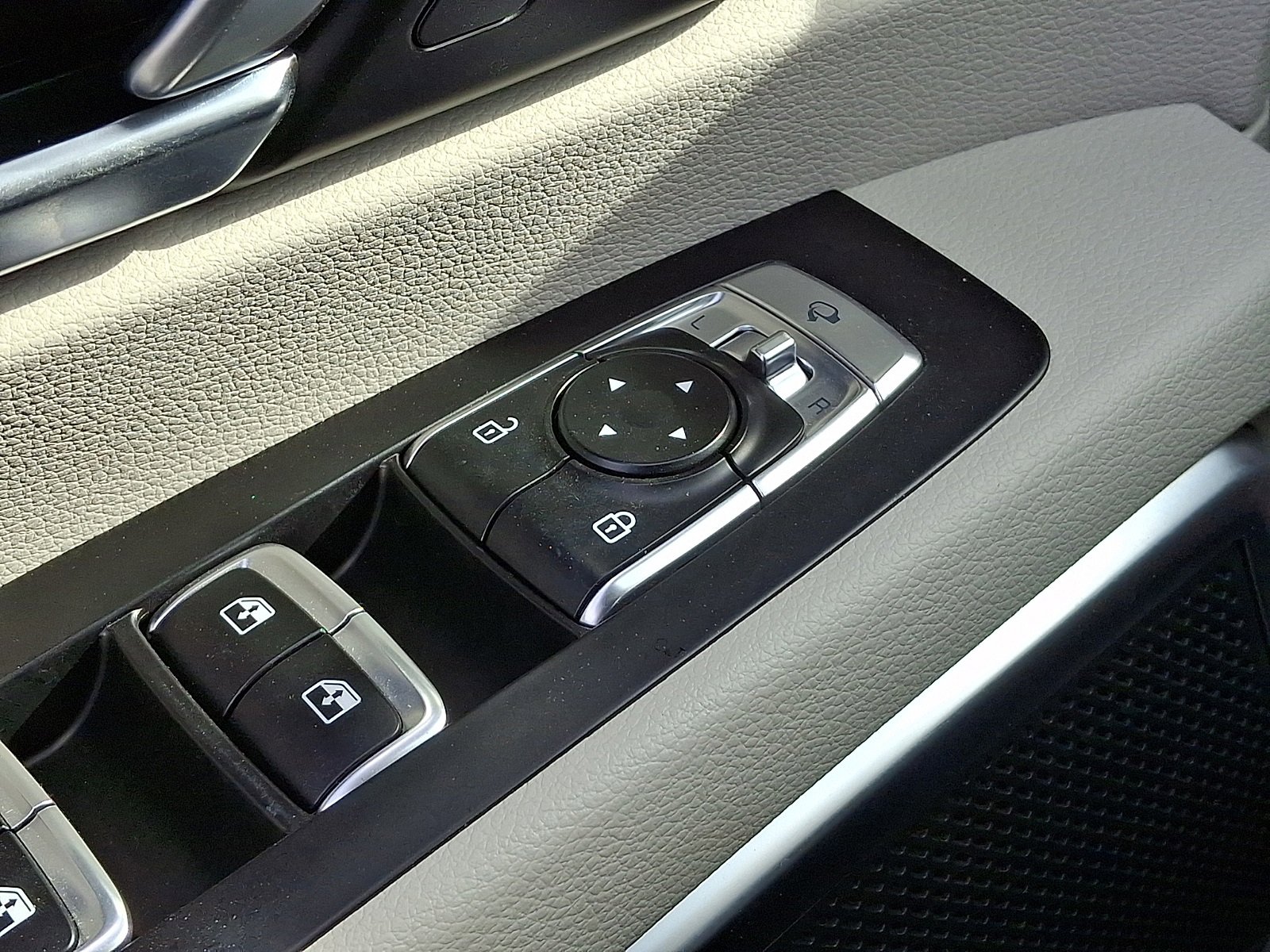 Used 2024 Kia Telluride SX w/ Towing Package image 31