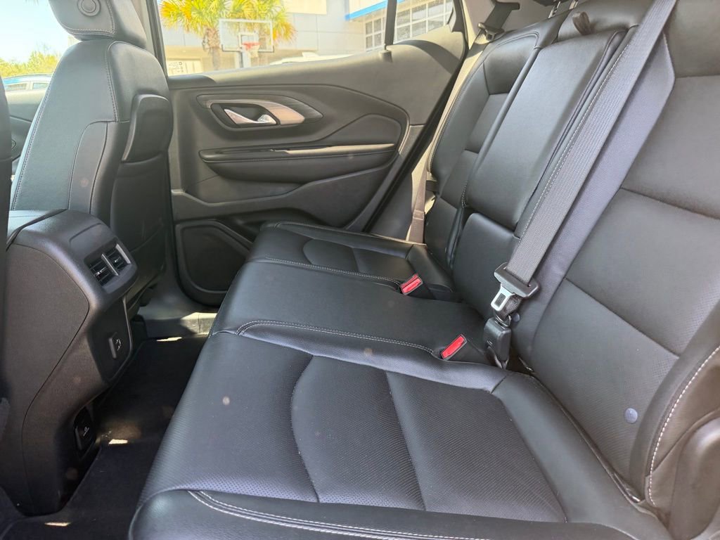 Used 2023 GMC Terrain SLT image 9