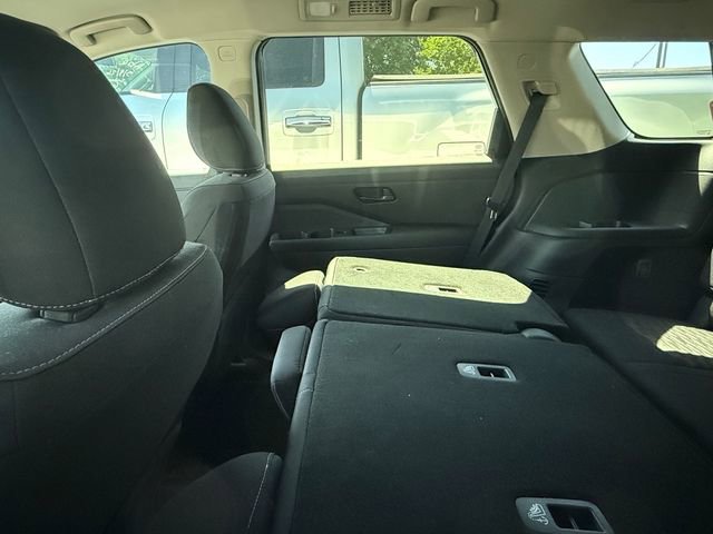 Certified 2025 Nissan Pathfinder SV FWD image 8