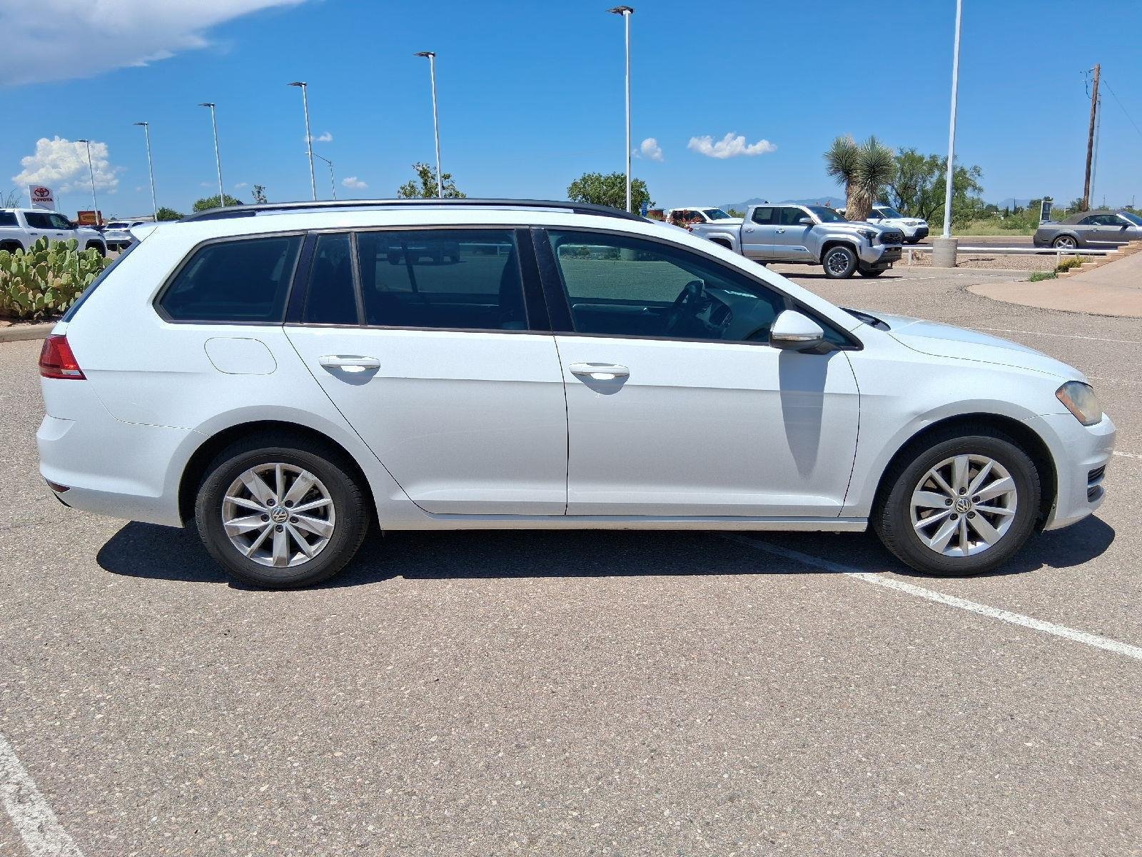Used 2017 Volkswagen Golf SportWagen FWD image 6