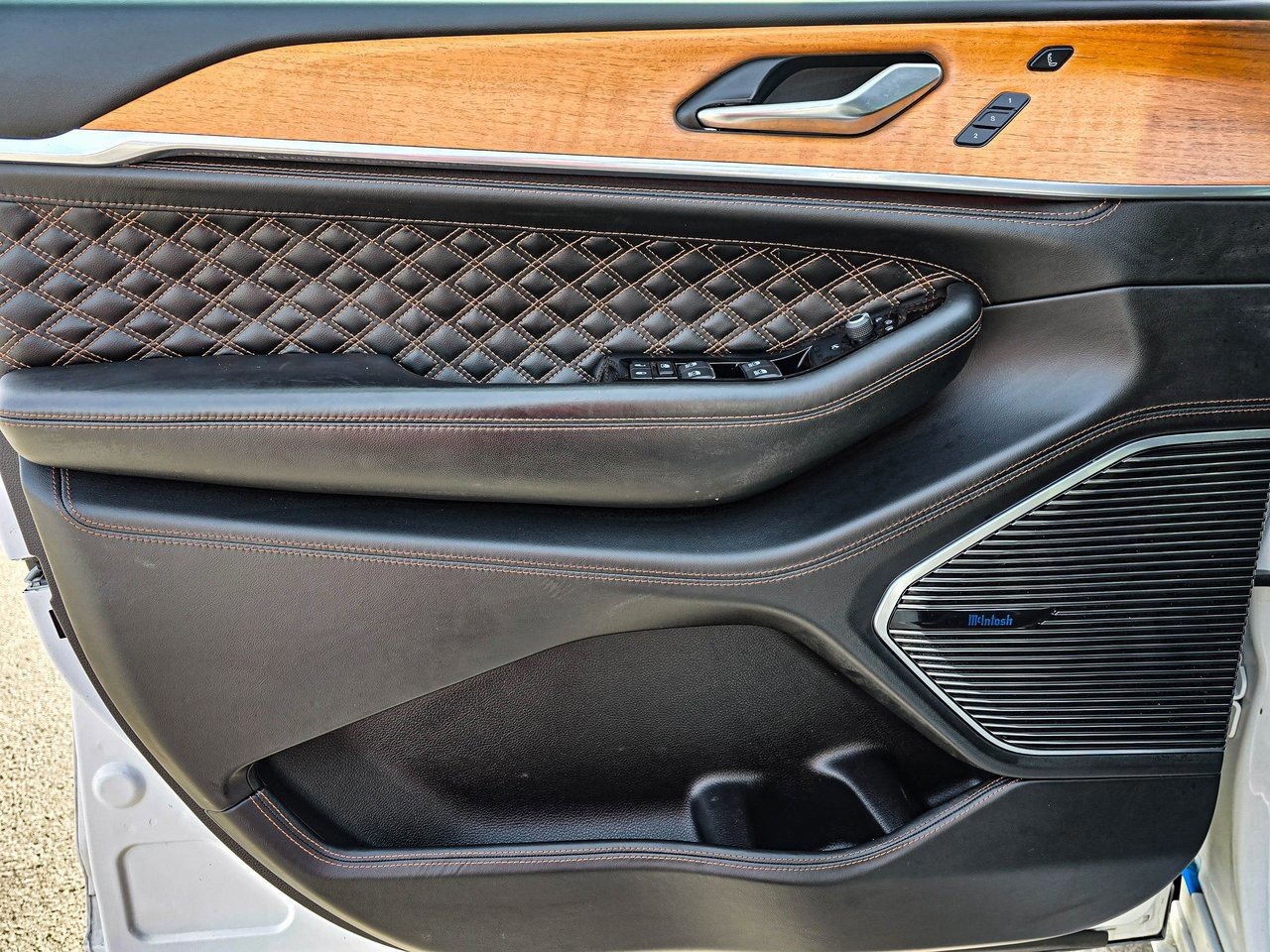 Used 2024 Jeep Grand Cherokee L Summit image 13