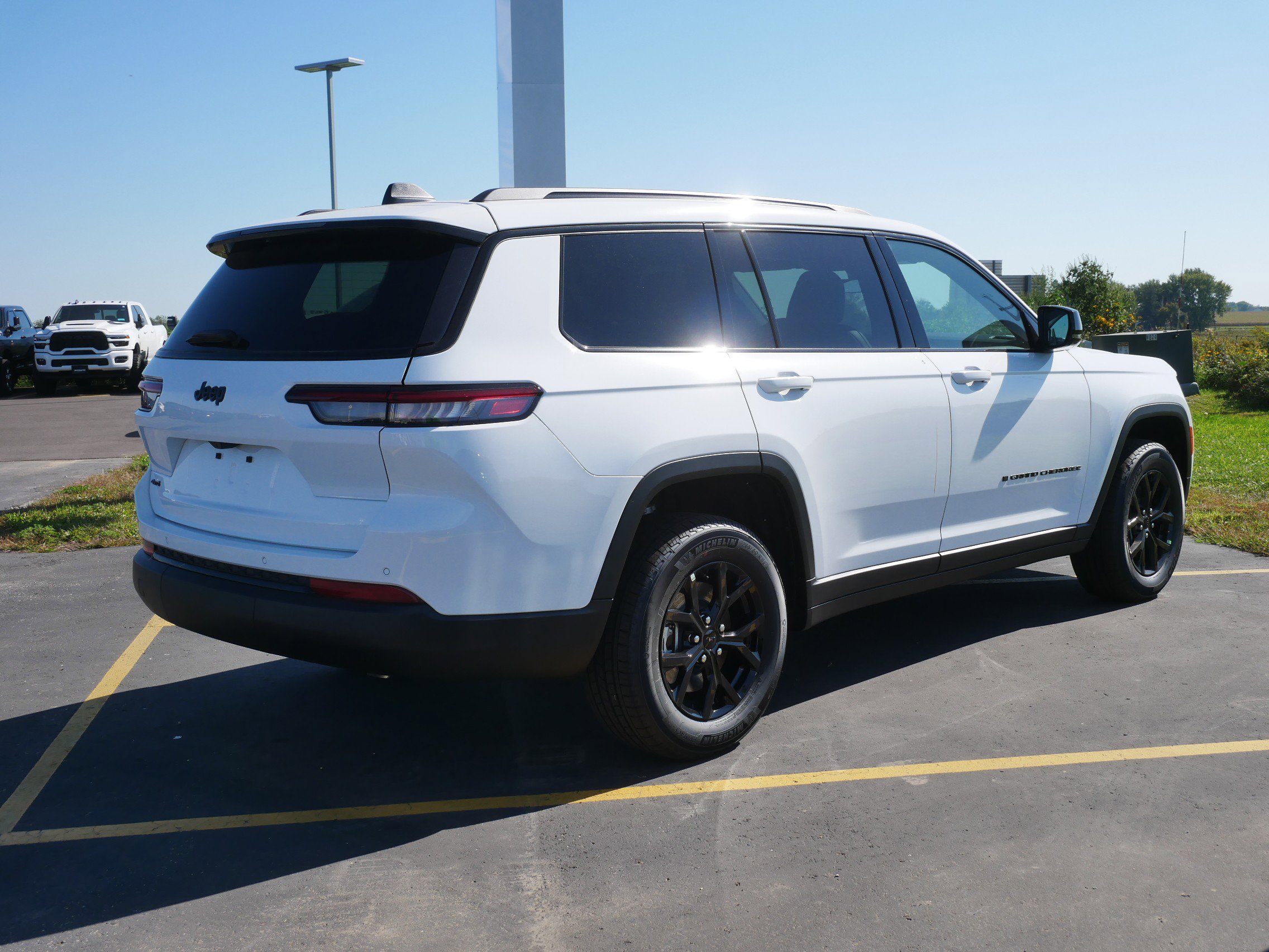 New 2025 Jeep Grand Cherokee L Altitude image 2