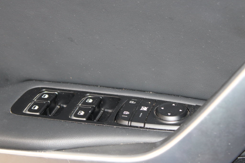 Used 2020 Kia Stinger GT1 RWD image 36