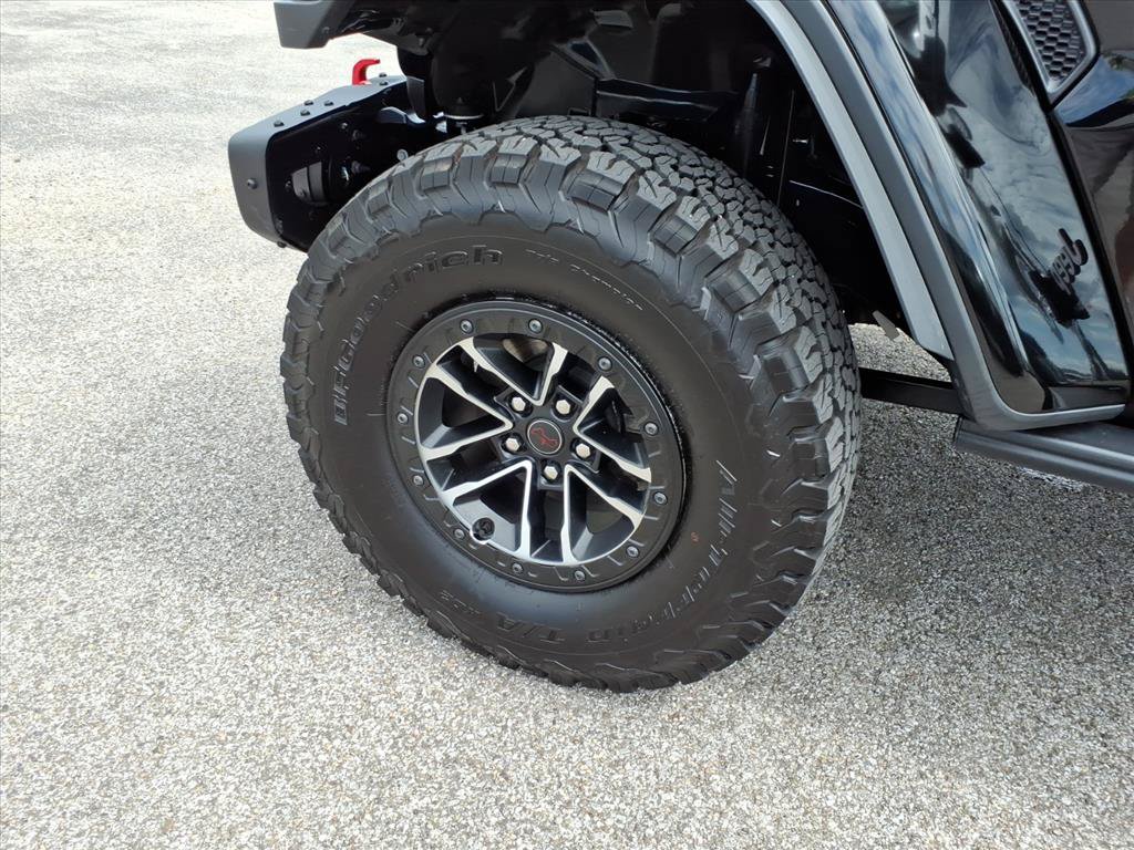 Used 2025 Jeep Wrangler Unlimited Rubicon AWD/4WD image 9