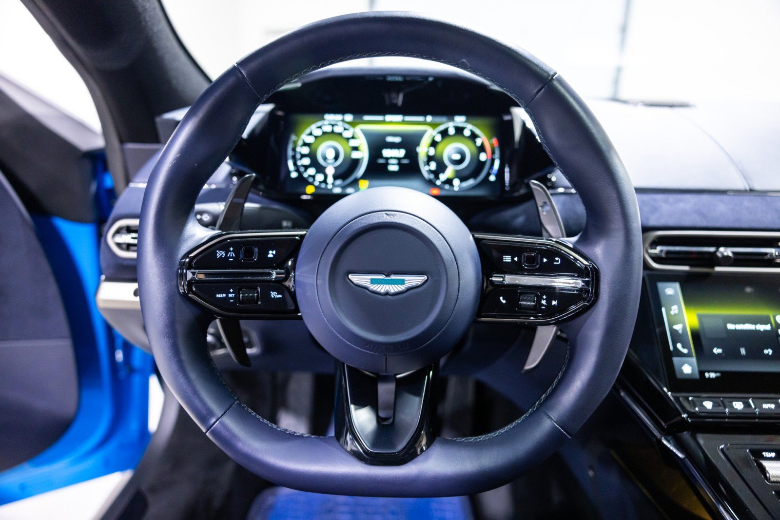 Used 2025 Aston Martin V8 Vantage Coupe image 36