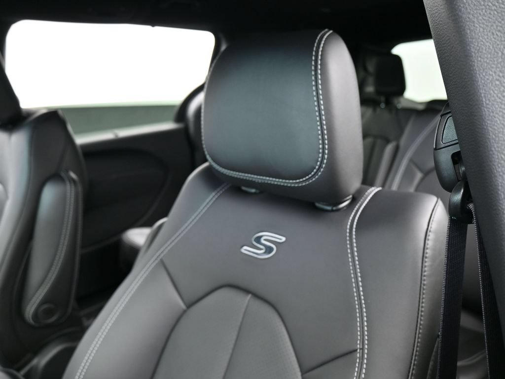 New 2026 Chrysler Pacifica Select w/ S Appearance Package FWD image 15