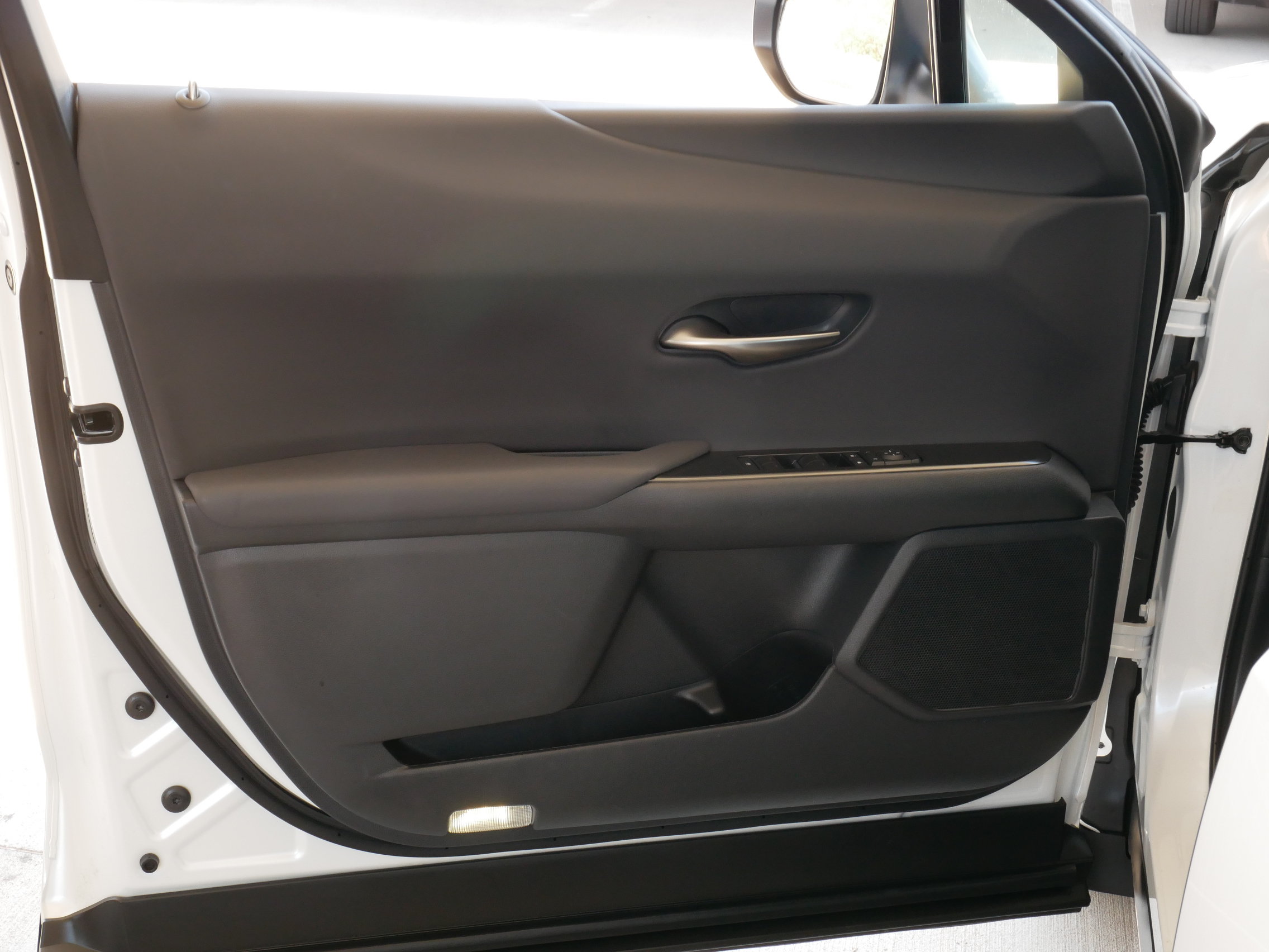 Used 2025 Lexus UX 300h FWD w/ Accessory Package (Z2) image 6