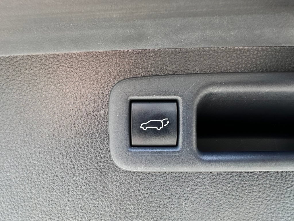 Used 2021 Toyota Highlander XSE AWD/4WD image 40
