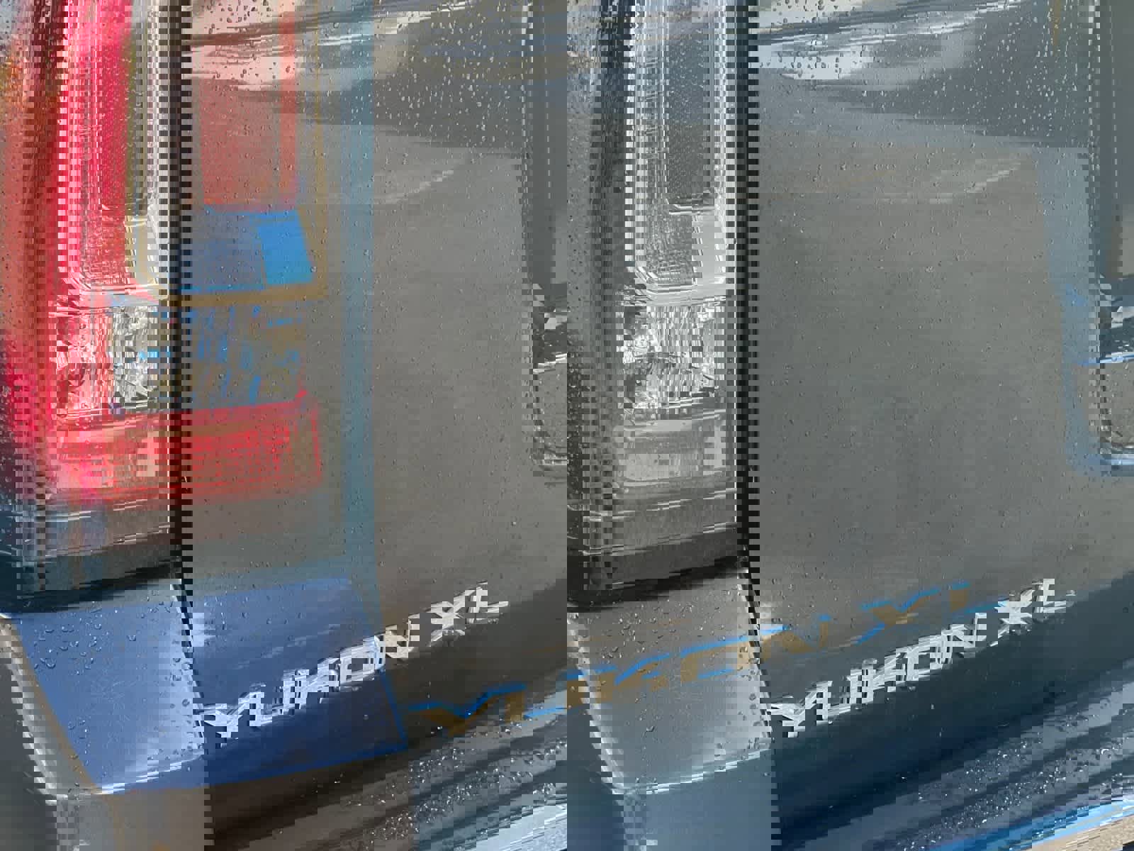 Used 2017 GMC Yukon XL Denali image 26