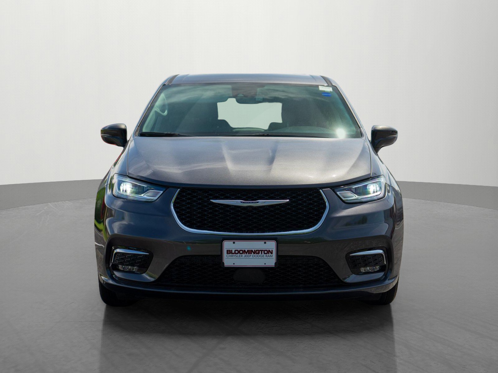 Used 2022 Chrysler Pacifica Touring-L FWD image 2