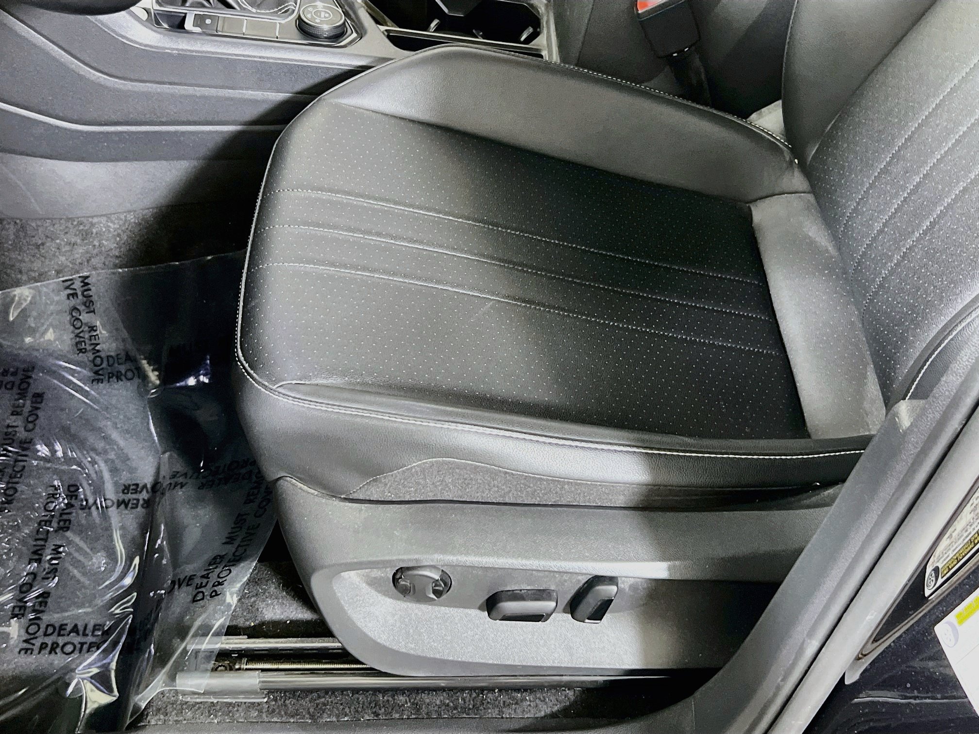 Used 2023 Volkswagen Tiguan SE R-Line AWD/4WD image 18