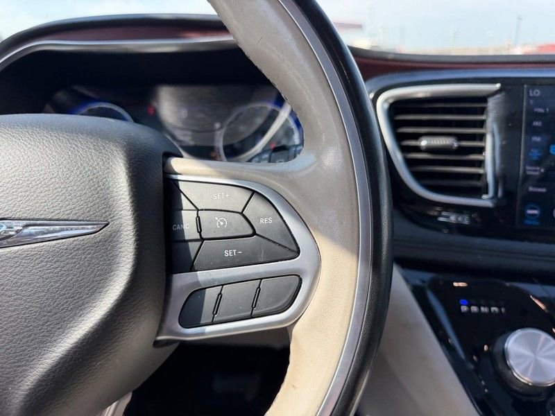 Used 2020 Chrysler Pacifica Limited FWD image 15