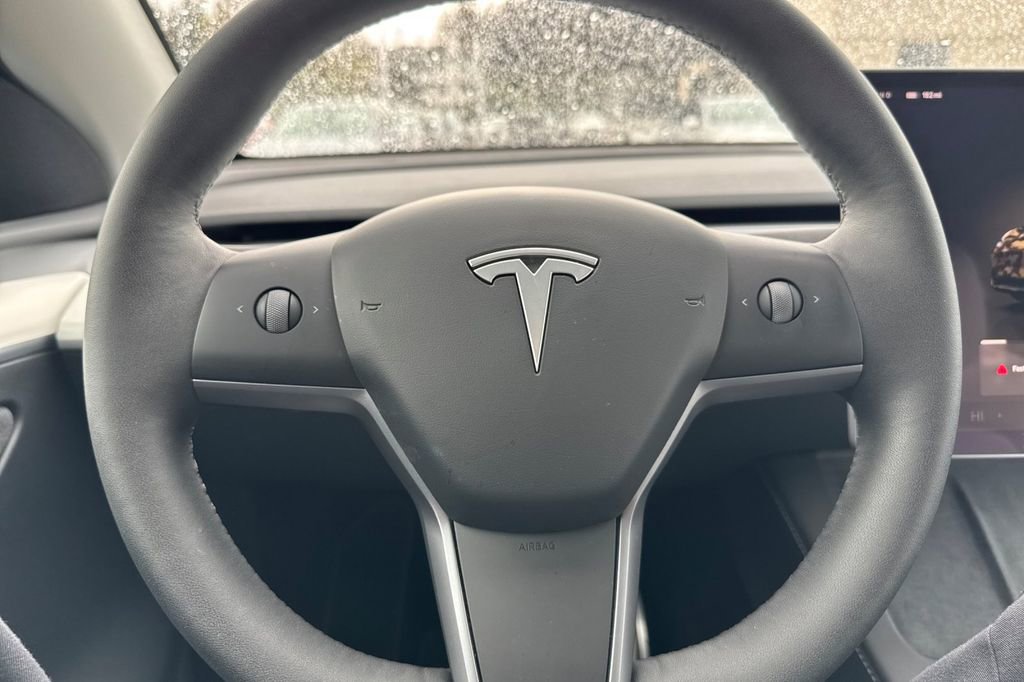 Used 2025 Tesla Model Y Performance image 21