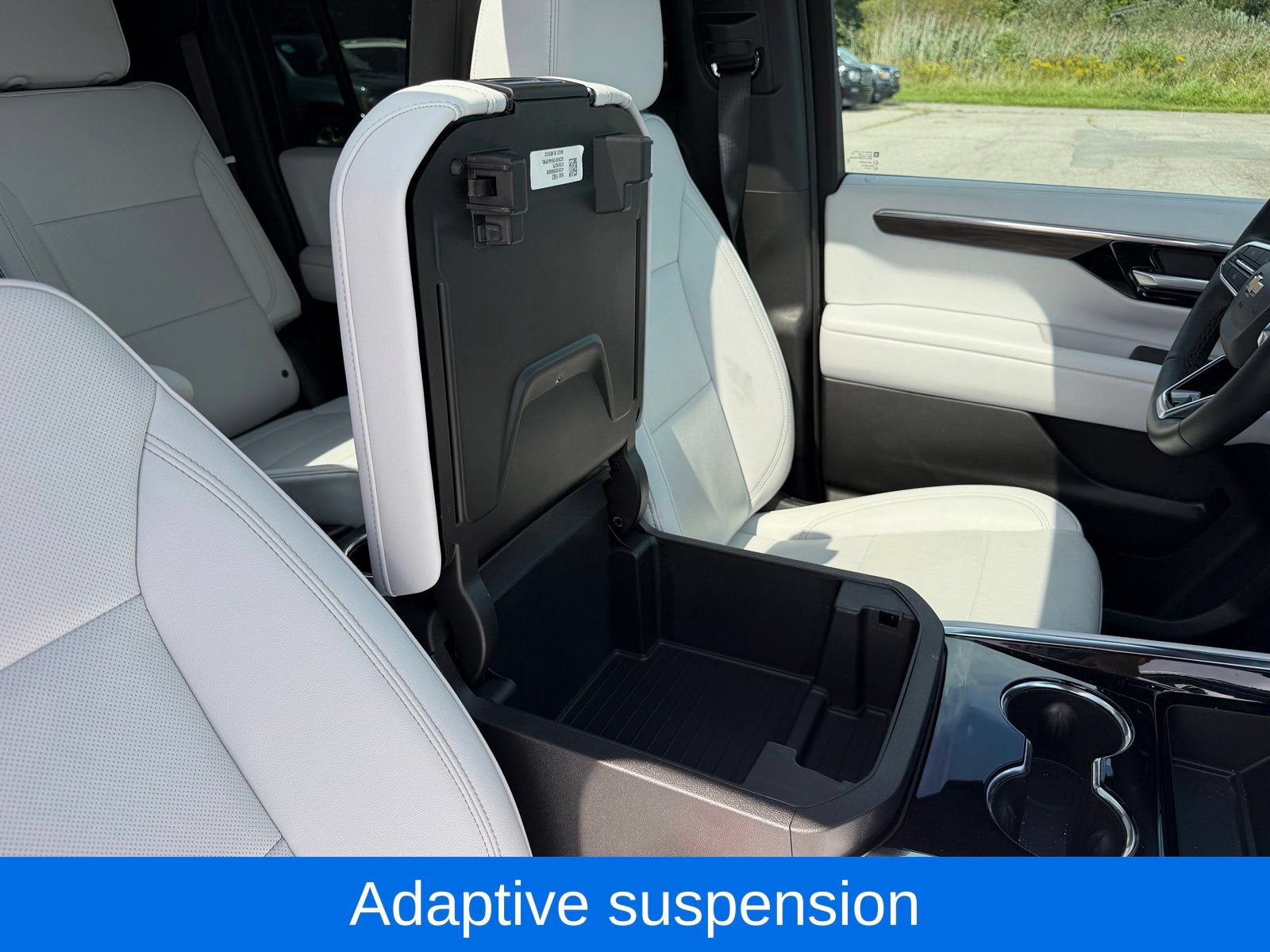 Used 2025 Chevrolet Suburban Premier AWD/4WD image 50