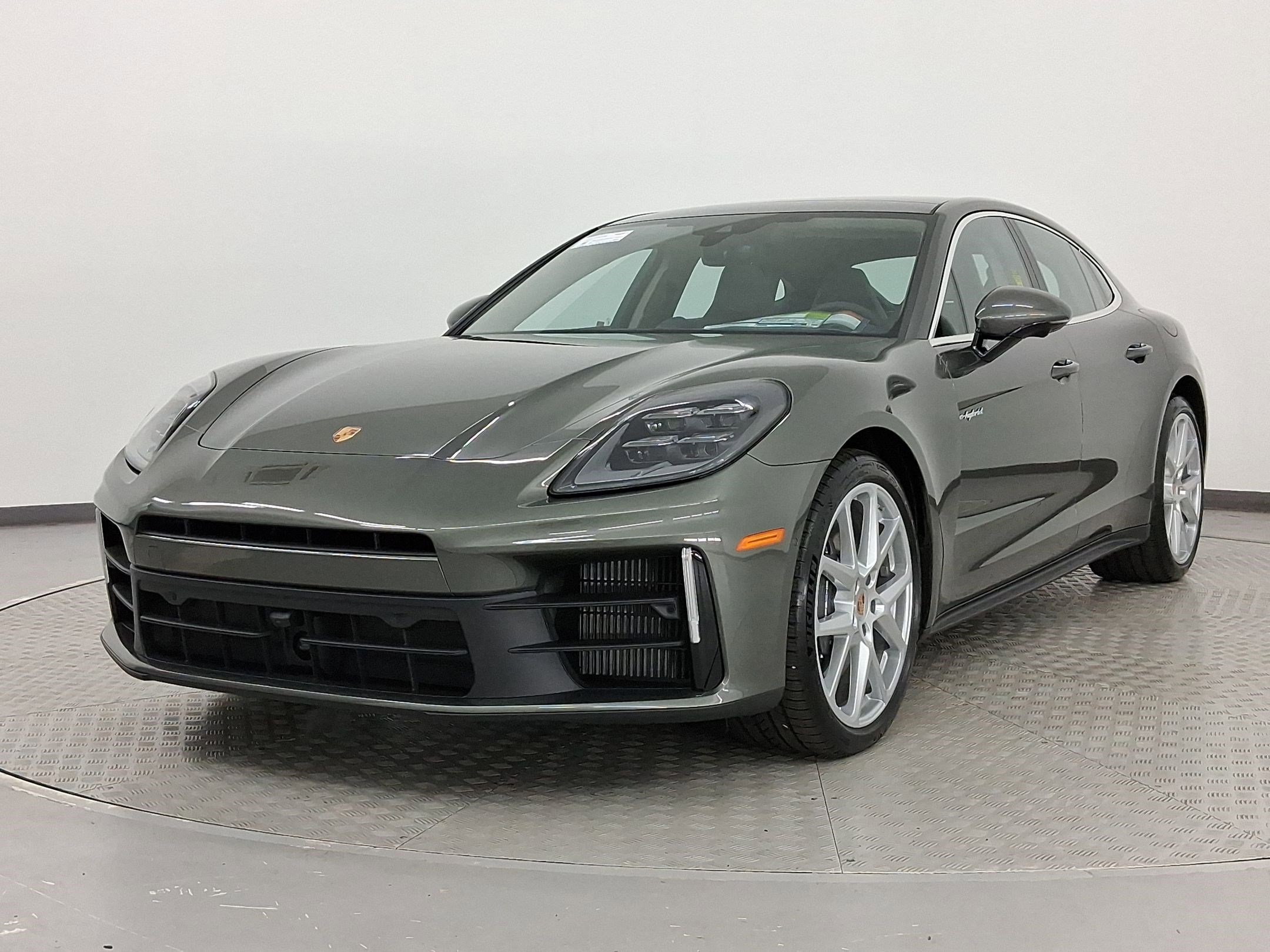 New 2026 Porsche Panamera 4 image 1