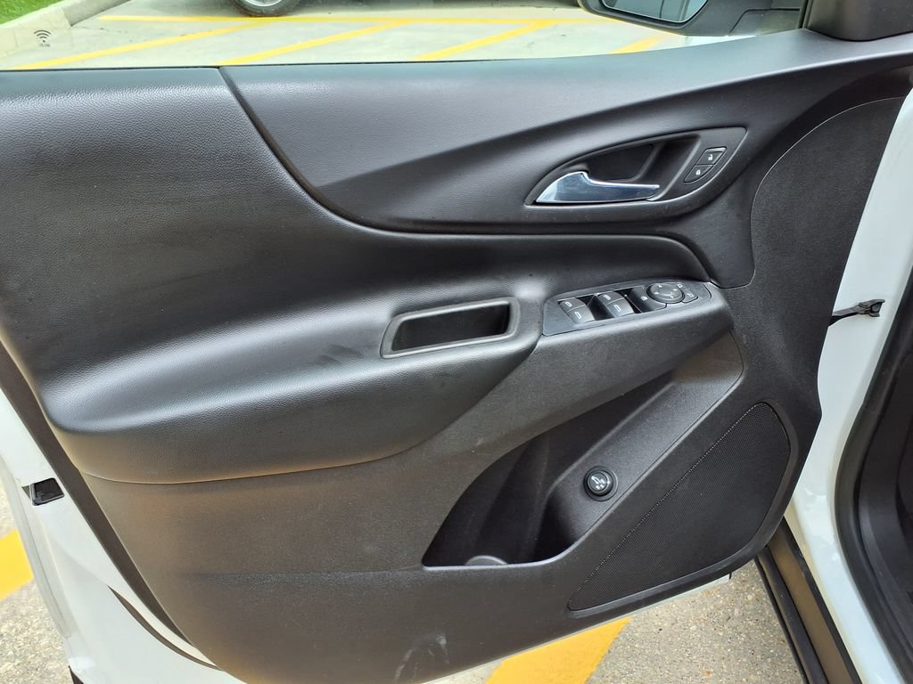 Used 2018 Chevrolet Equinox LT FWD image 19