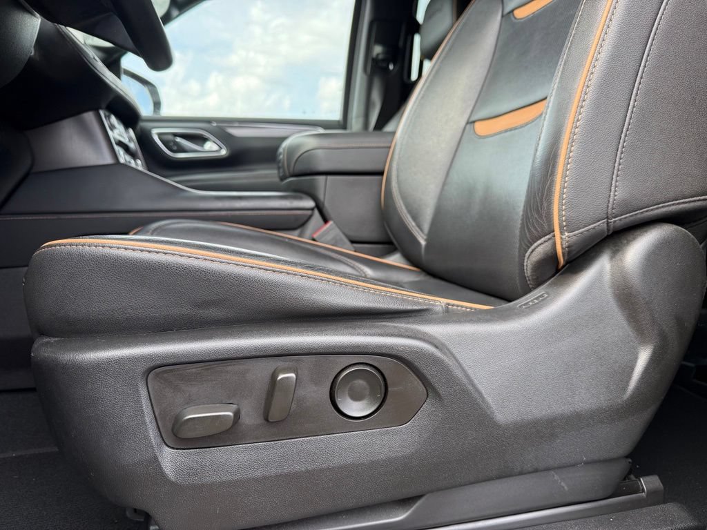 Used 2023 GMC Yukon XL AT4 w/ AT4 Premium Package AWD/4WD image 9