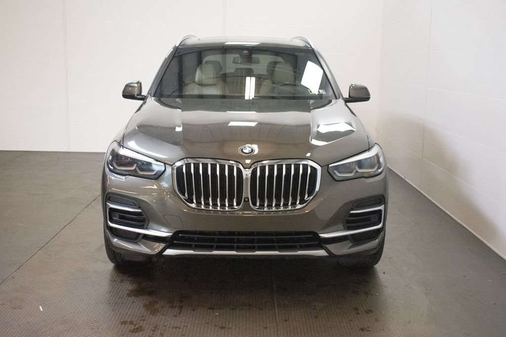 Used 2022 BMW X5 xDrive40i w/ Premium Package AWD/4WD image 2