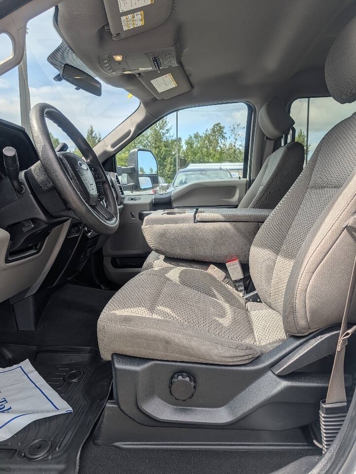 Used 2019 Ford F350 XLT w/ Camper Package AWD/4WD image 14