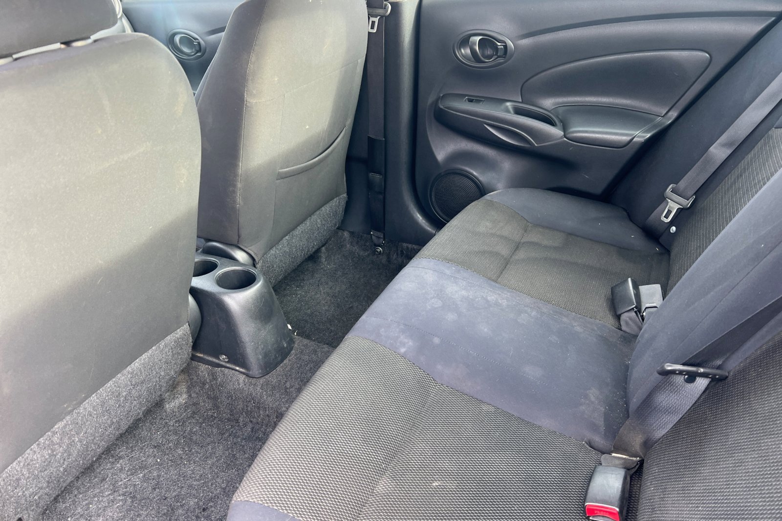 Used 2012 Nissan Versa SV image 9