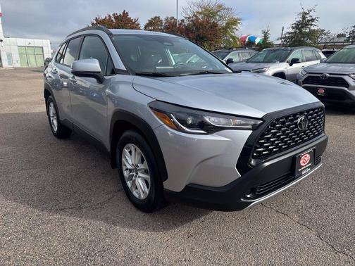 Used 2023 Toyota Corolla Cross LE w/ Moonroof Package AWD/4WD image 10