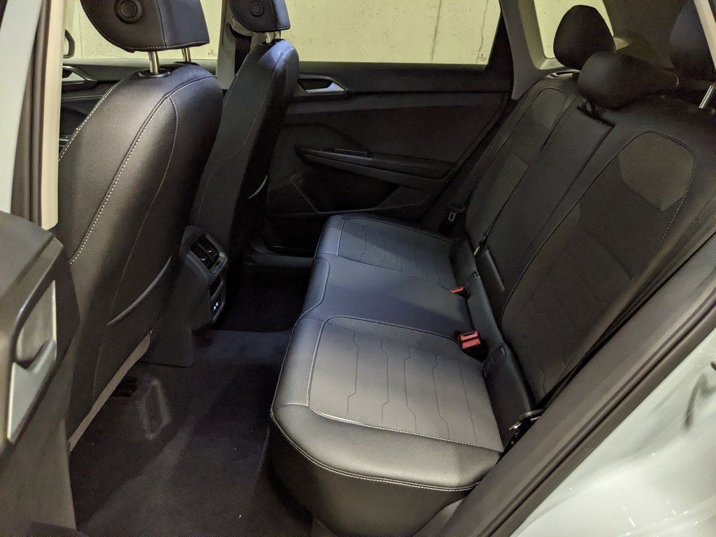 New 2026 Volkswagen Taos SE FWD image 23