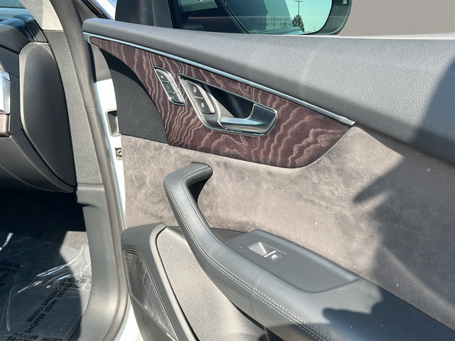 Used 2019 Audi Q8 Prestige w/ Luxury Package AWD/4WD image 15