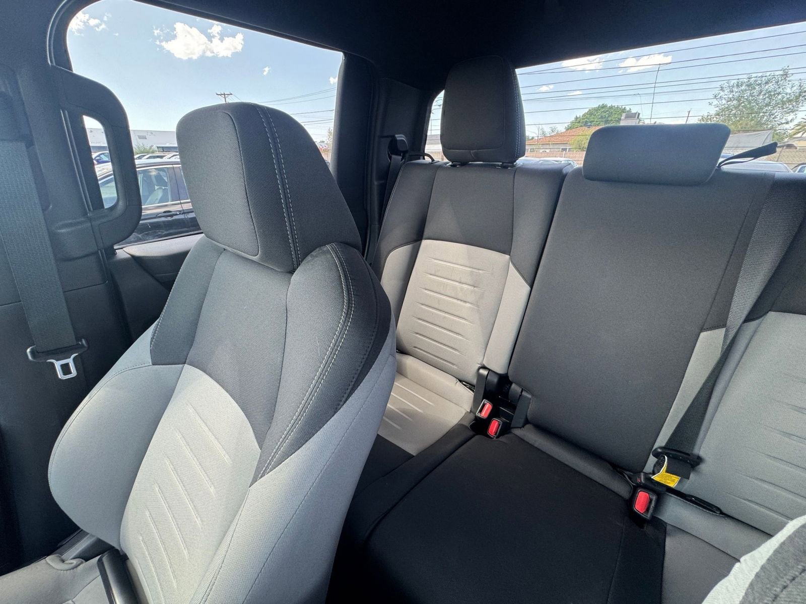 Used 2025 Buick Envista Sport Touring image 37