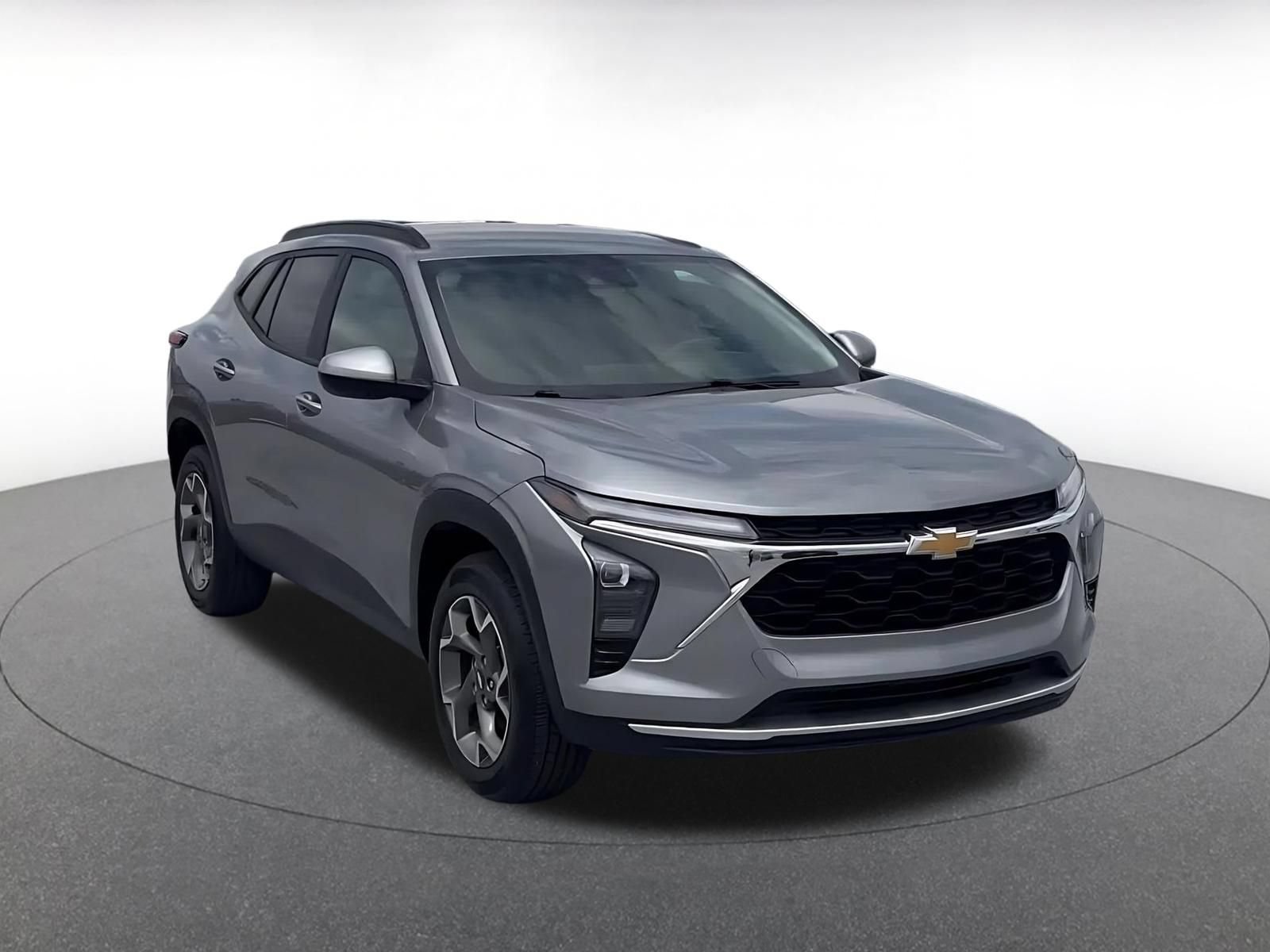 Used 2025 Chevrolet Trax LT FWD image 3