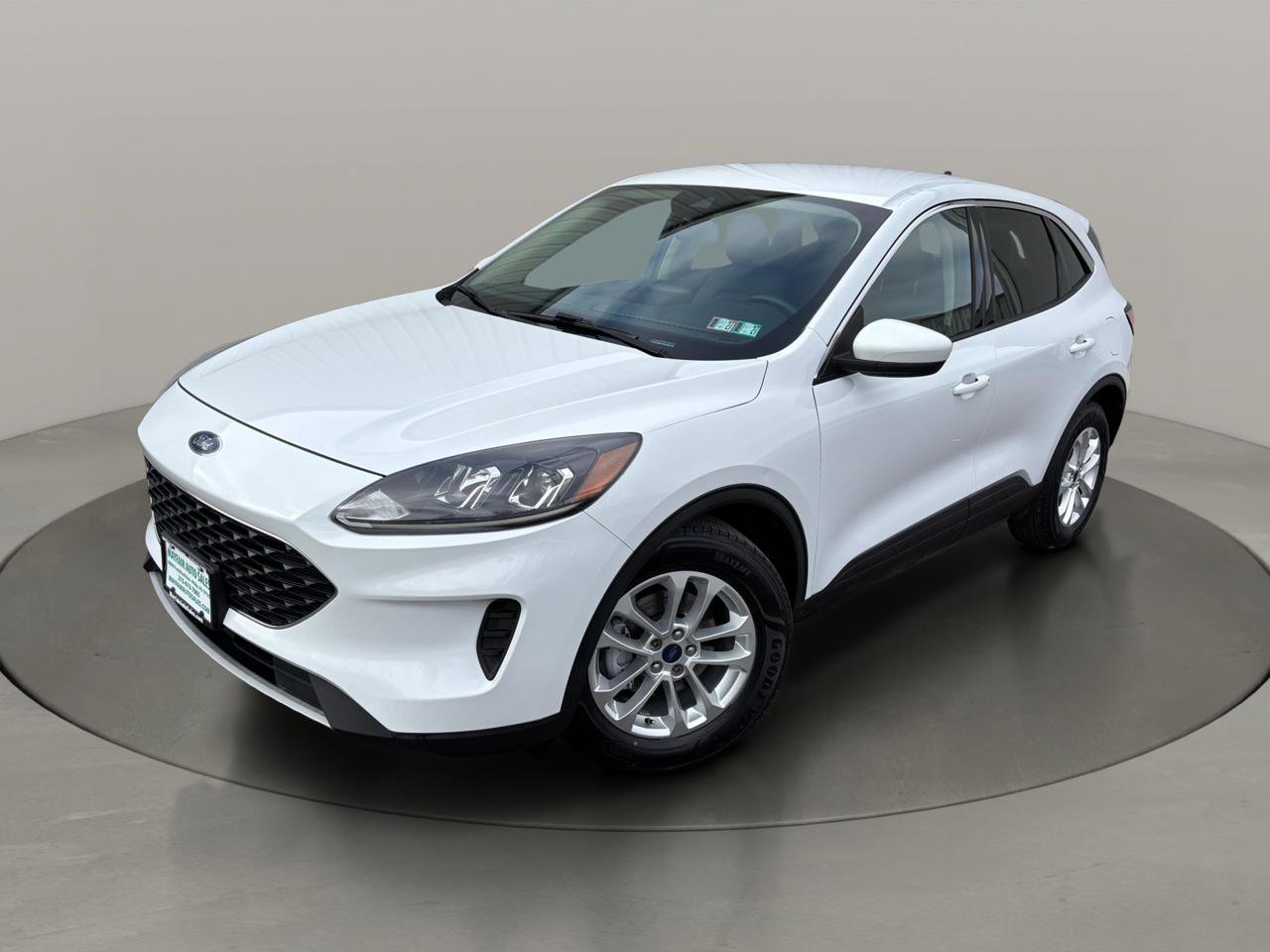 Used 2020 Ford Escape SE image 1