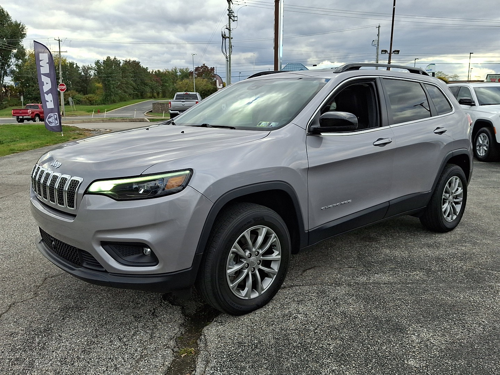 Certified 2022 Jeep Cherokee Latitude Lux w/ Sun & Sound Group image 4