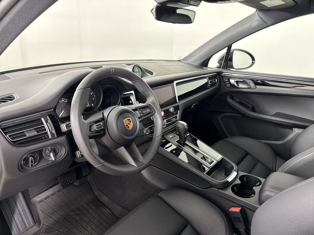 New 2026 Porsche Macan AWD/4WD image 4