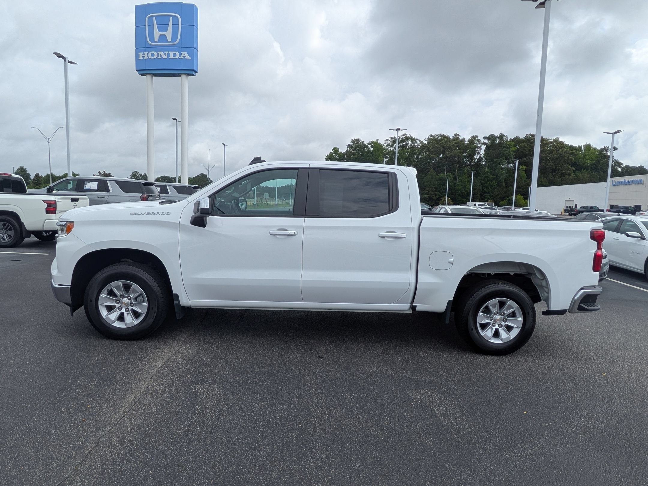 Used 2025 Chevrolet Silverado 1500 LT RWD image 6