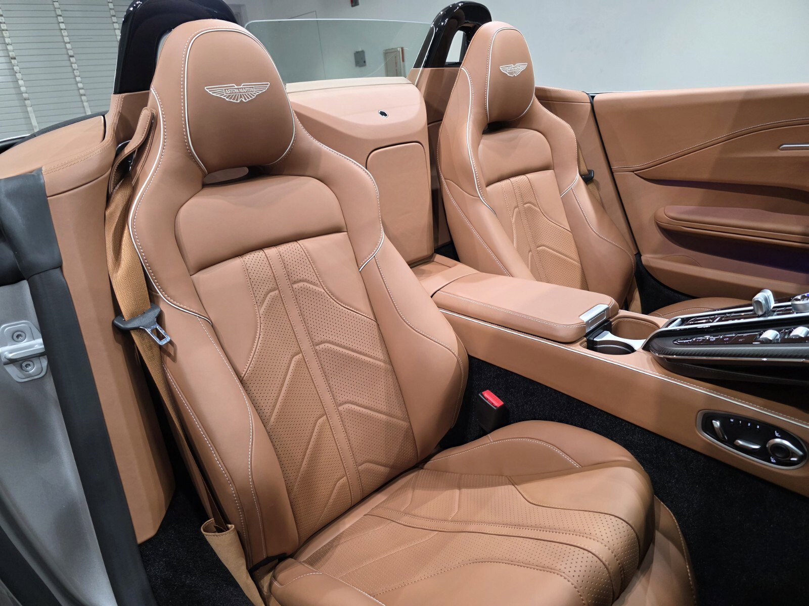 New 2026 Aston Martin V8 Vantage Roadster RWD image 19