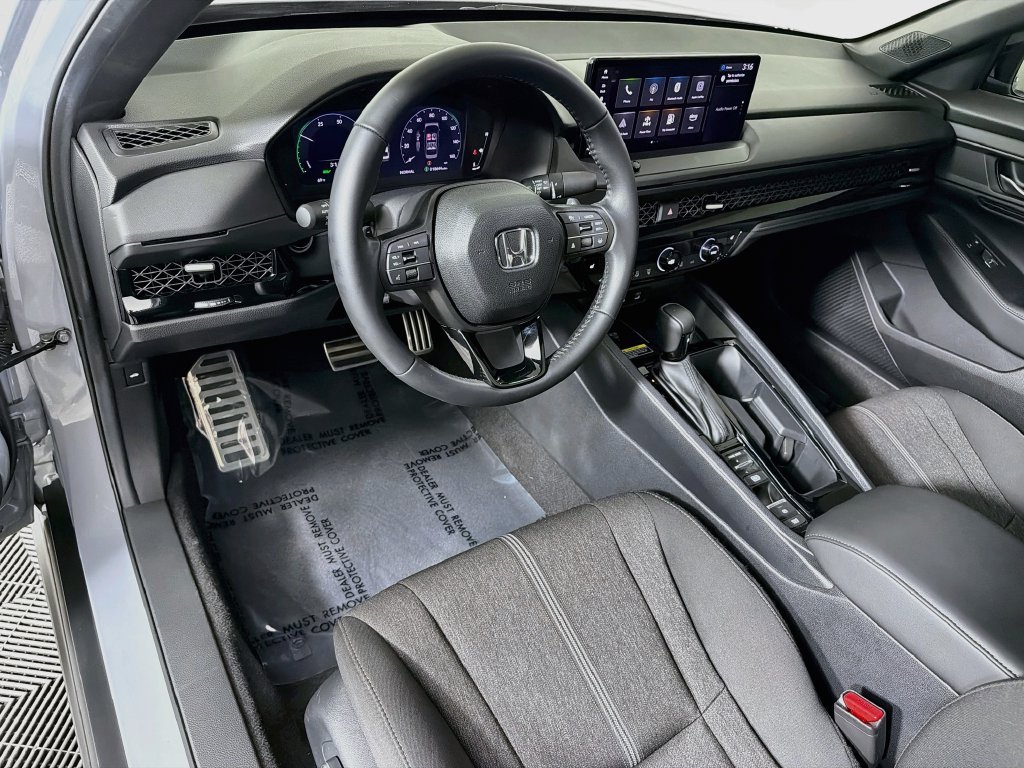 Used 2025 Honda Accord Sport image 9