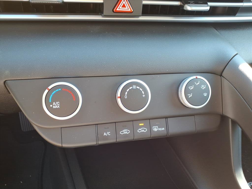 New 2025 Hyundai Elantra SE FWD image 12