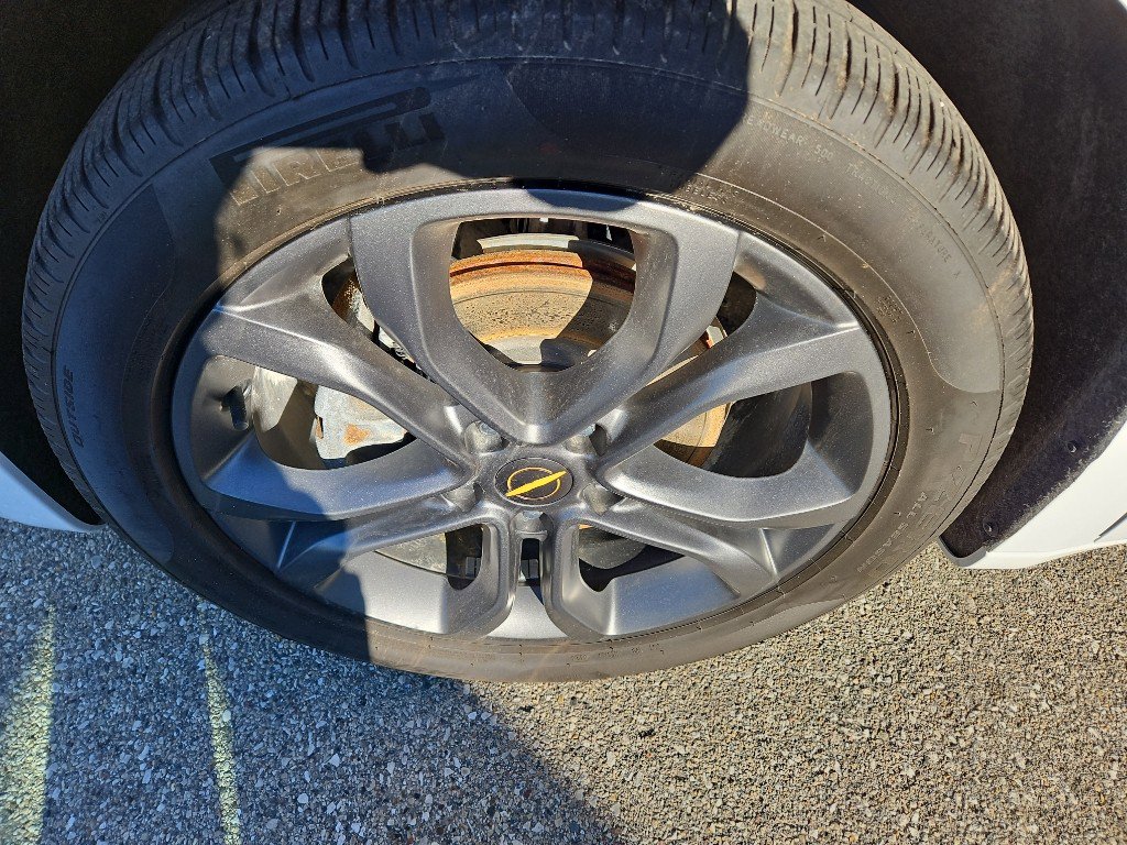 Used 2024 Chrysler Pacifica Touring-L w/ Road Tripper Package image 4