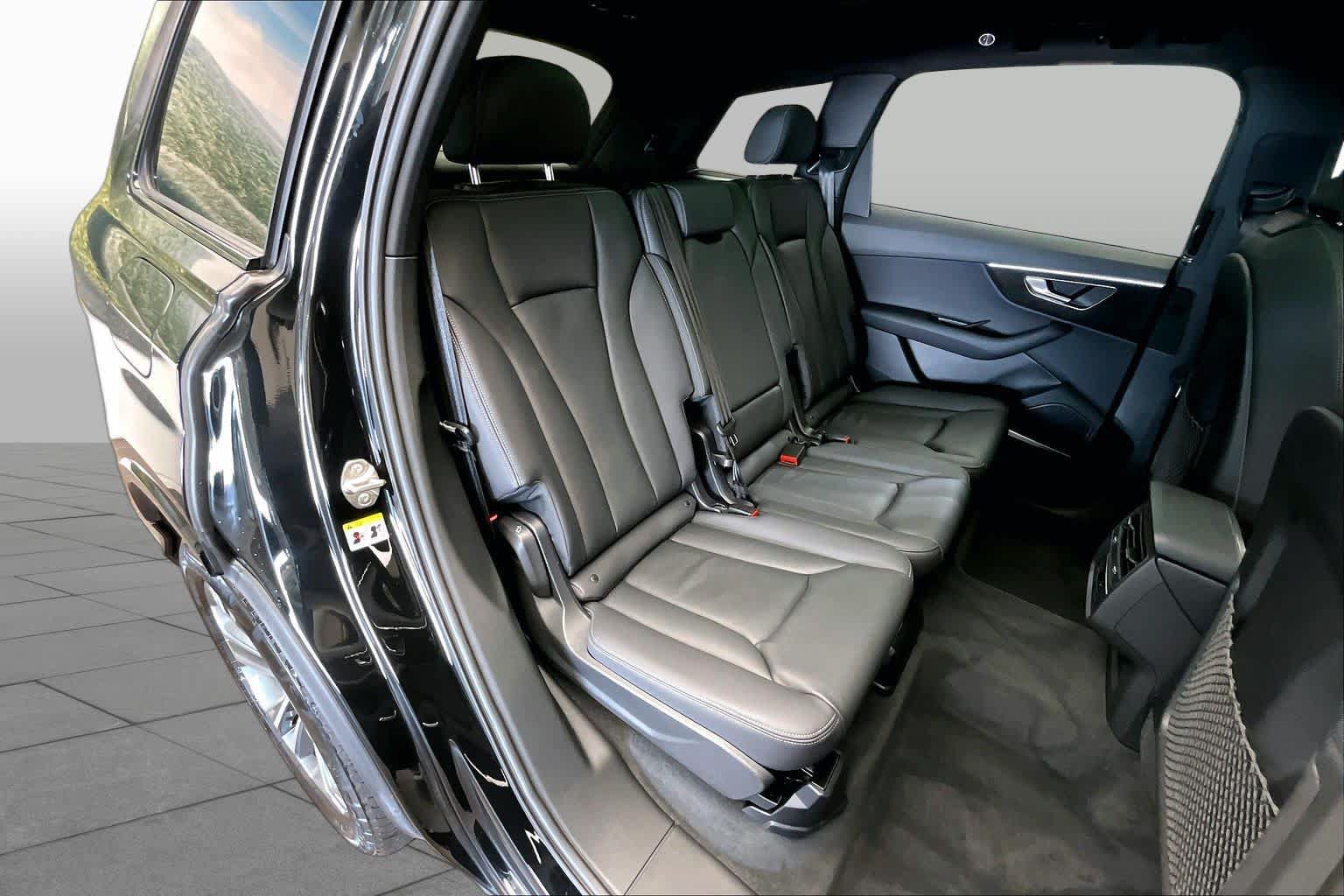 Certified 2025 Audi Q7 2.0T Premium w/ Convenience Plus Package AWD/4WD image 20