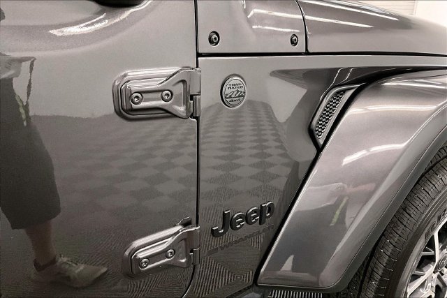 Used 2026 Jeep Wrangler Unlimited Sahara AWD/4WD image 11