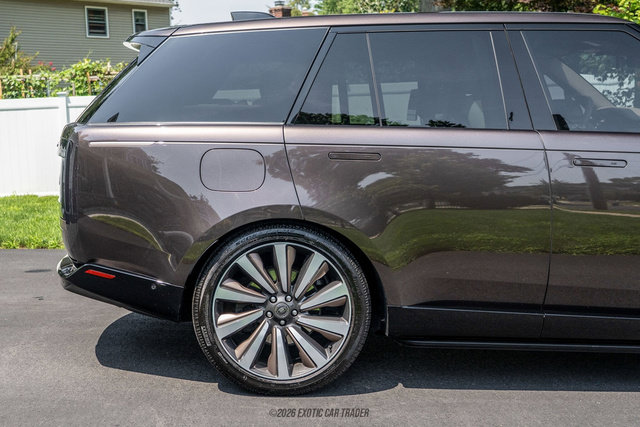 Used 2025 Land Rover Range Rover SV AWD/4WD image 10