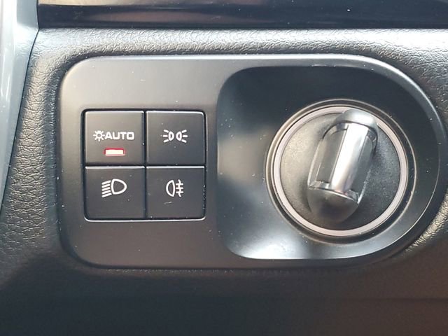 Used 2022 Porsche Cayenne Platinum Edition image 32