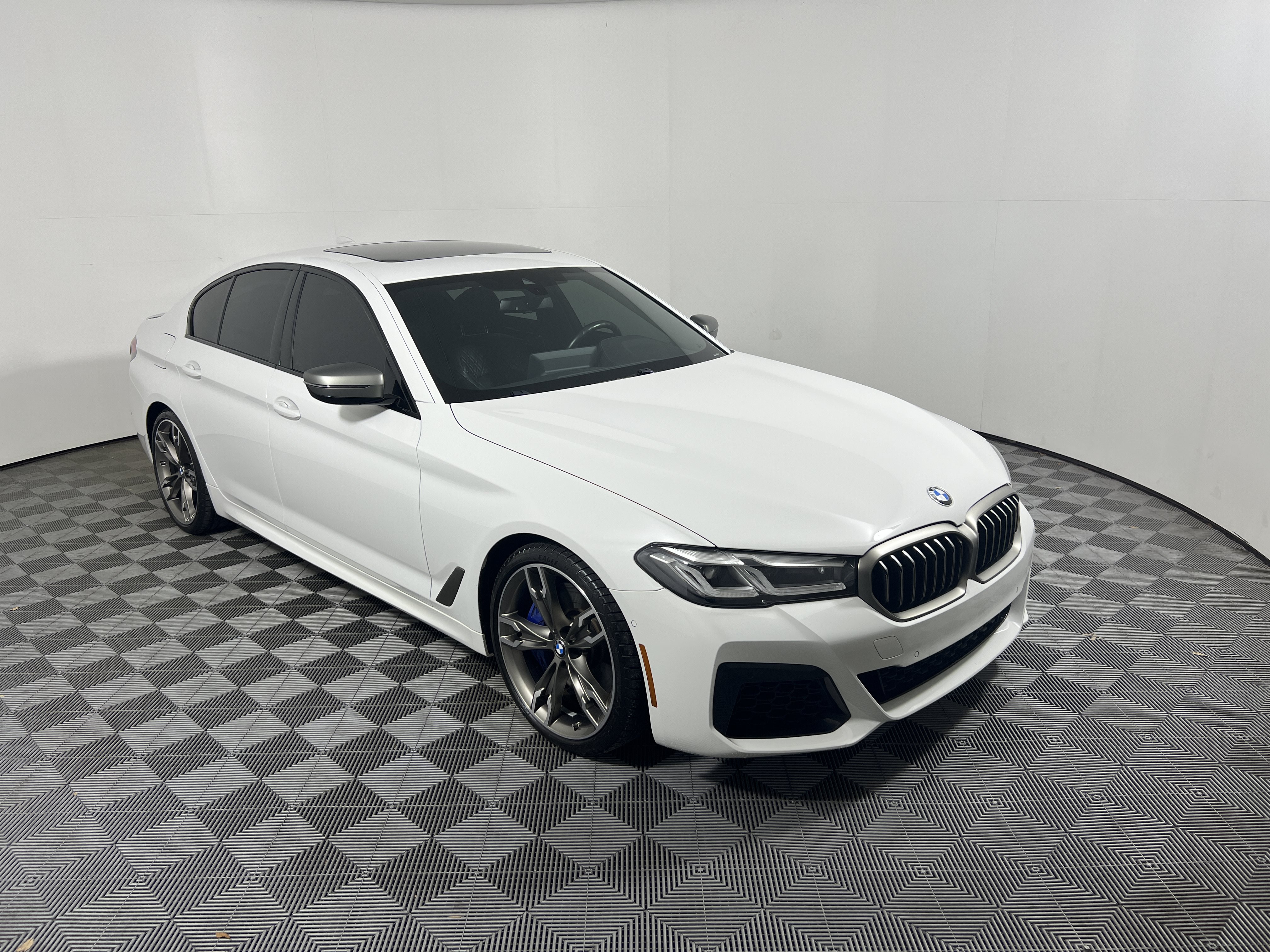 Used 2022 BMW M550i xDrive AWD/4WD image 7