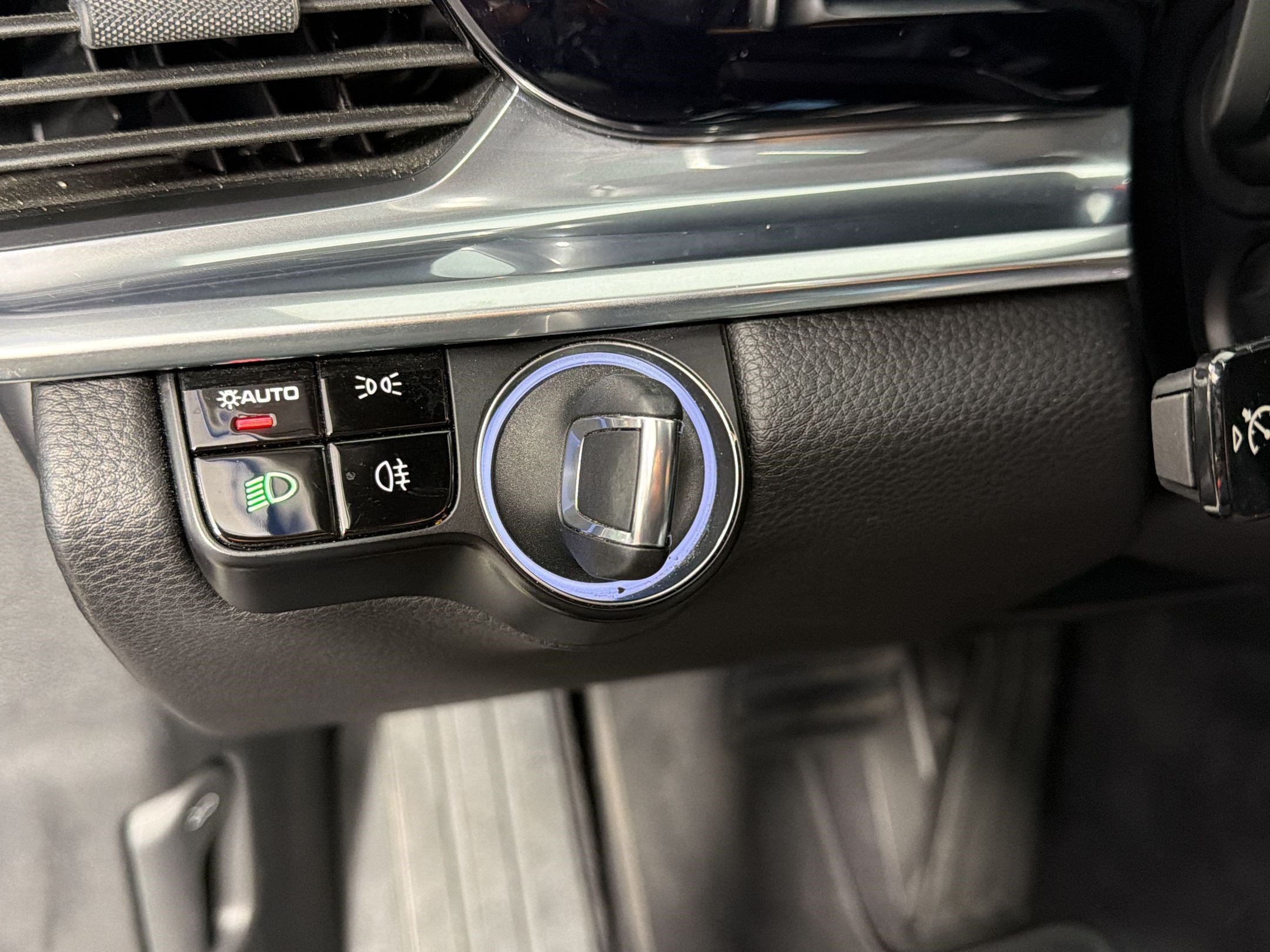 Certified 2019 Porsche Panamera image 18