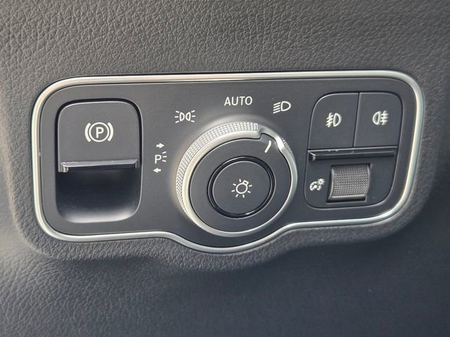 Certified 2025 Mercedes-Benz GLA 250 4MATIC image 21