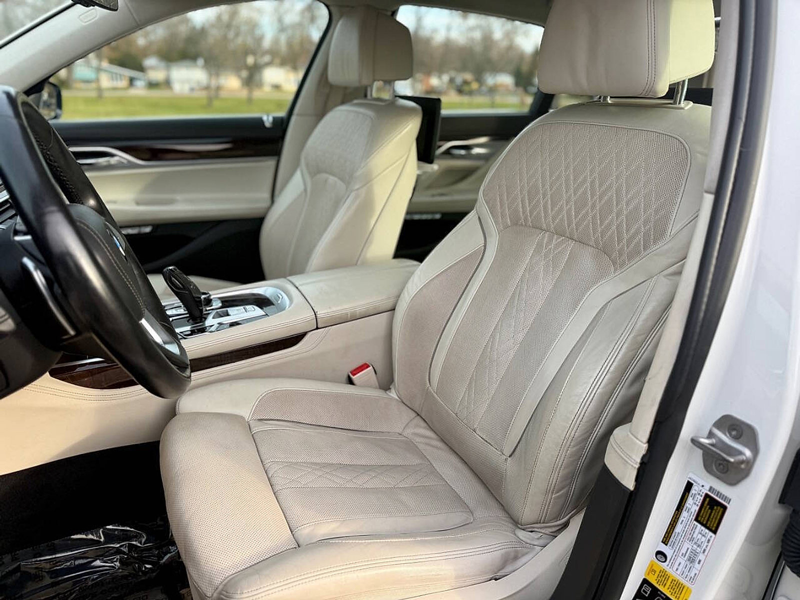 Used 2016 BMW 750i xDrive image 27