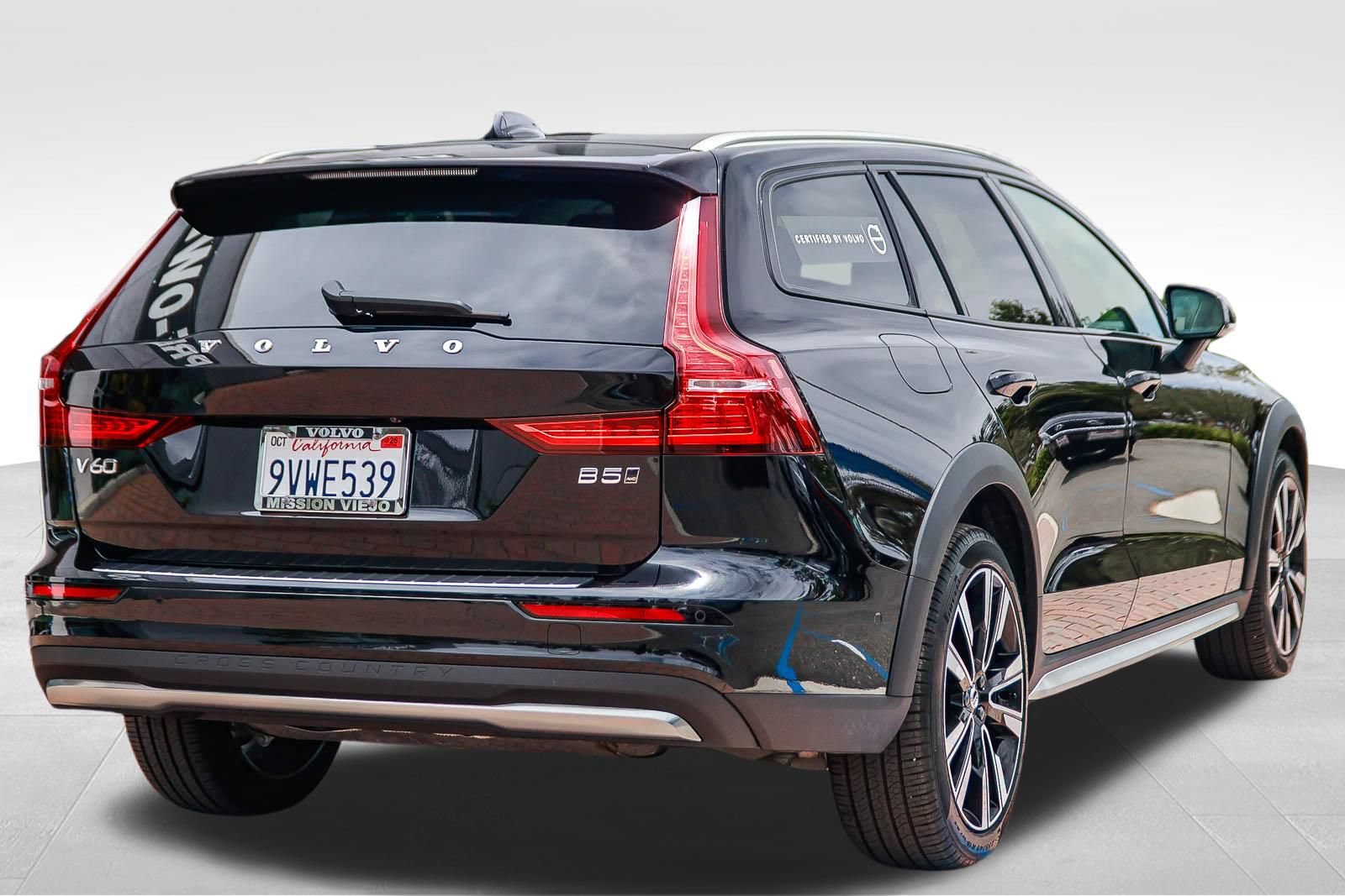 Certified 2026 Volvo V60 B5 Cross Country Ultra w/ Climate Package AWD/4WD image 8