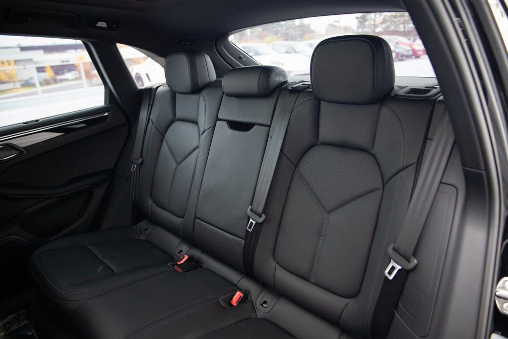 Certified 2025 Porsche Macan image 20