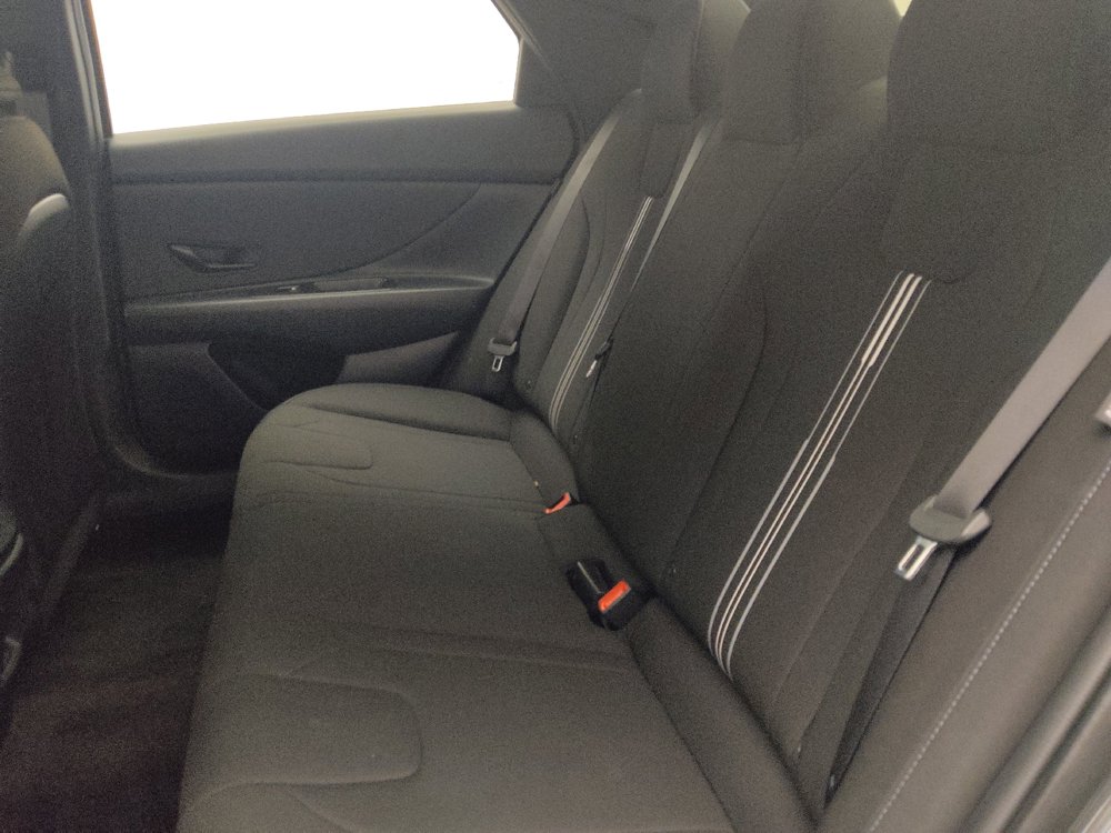 Used 2025 Hyundai Elantra Sport FWD image 18