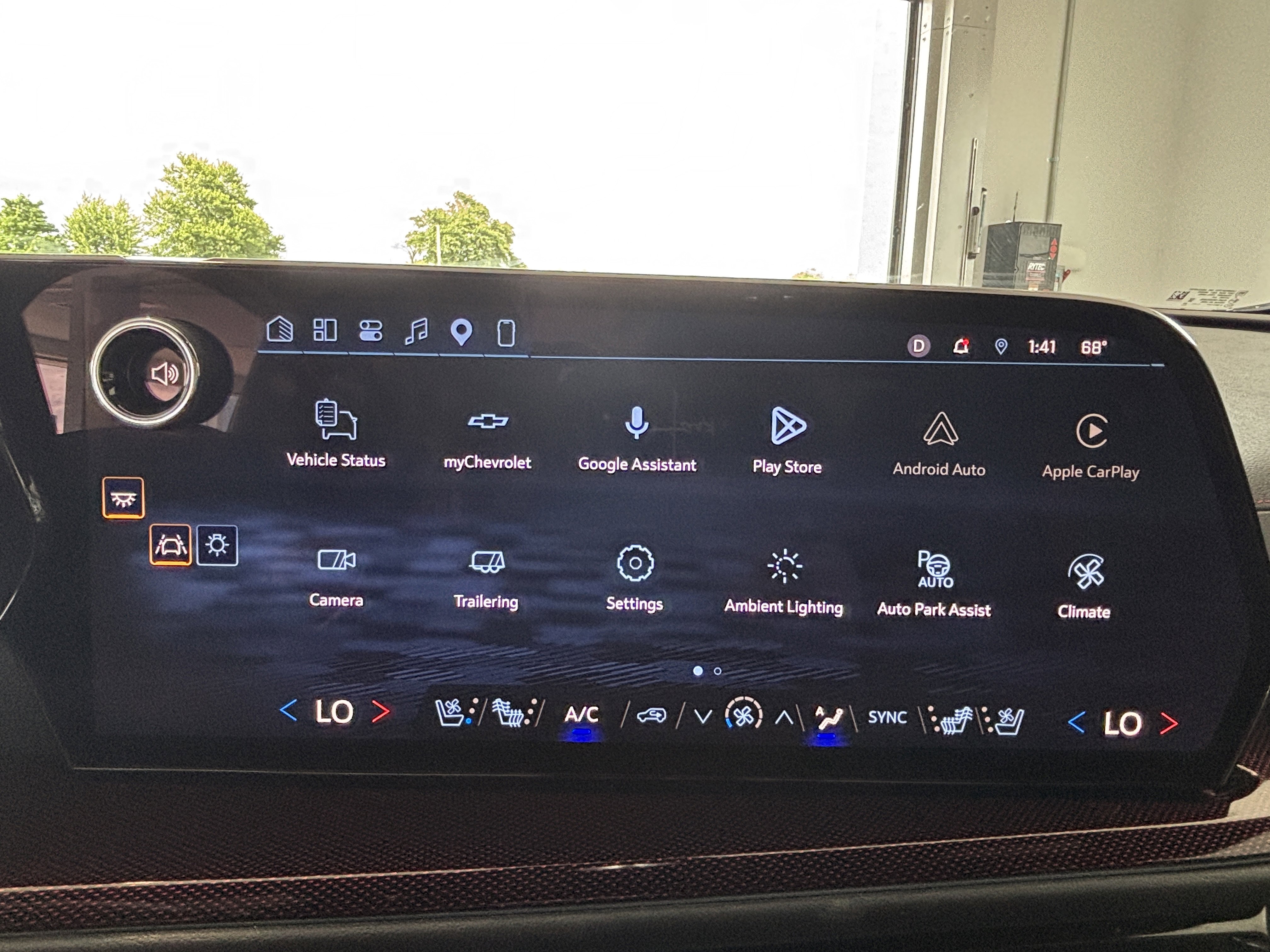 Used 2025 Chevrolet Traverse RS AWD/4WD image 13